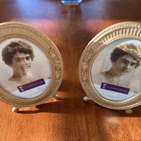 Gold Oval Photo Frame Set - Picture 1 of 2